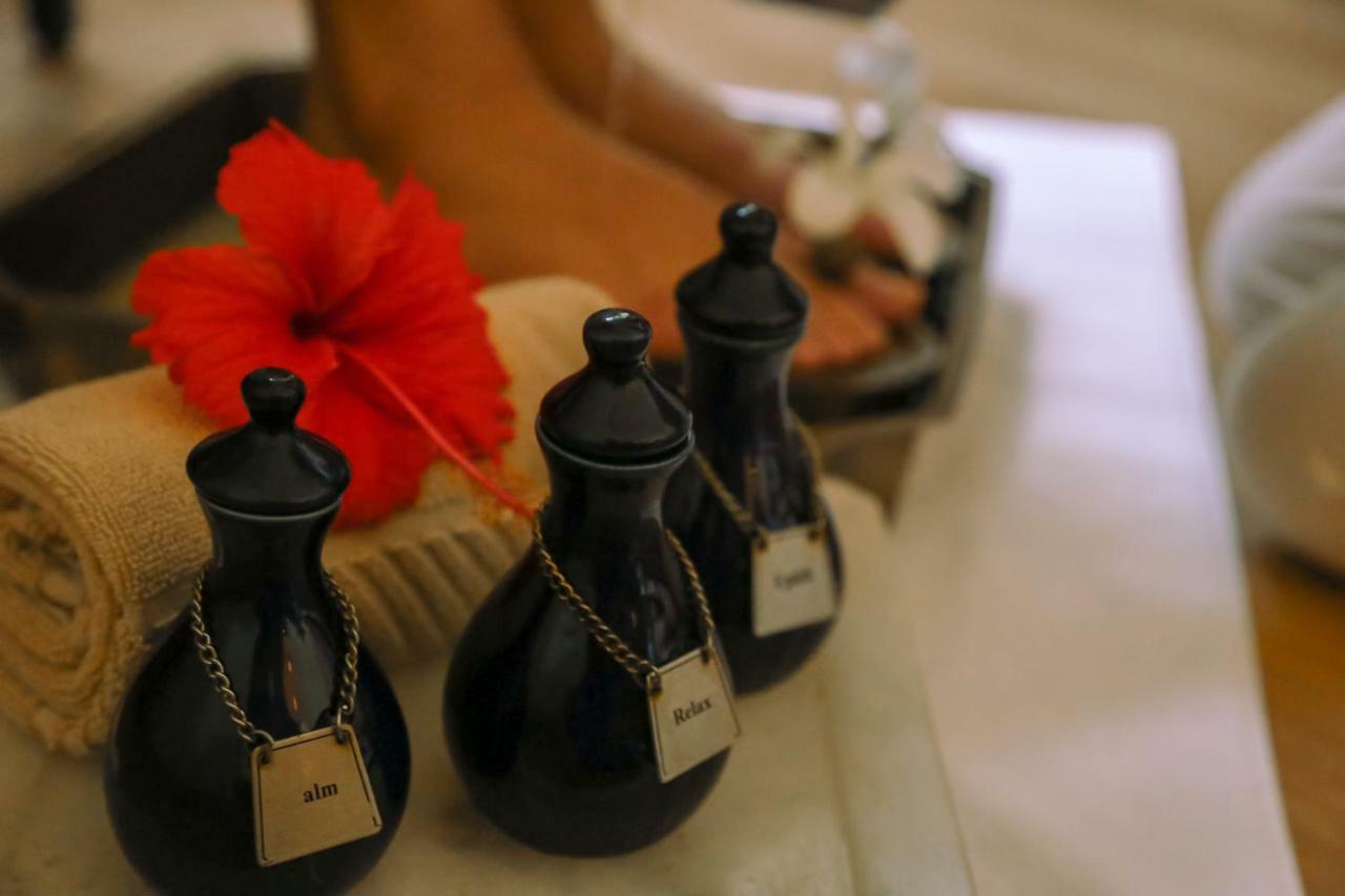 Trident Agra Hotel Agra  Exterior foto Ayurvedic oils
