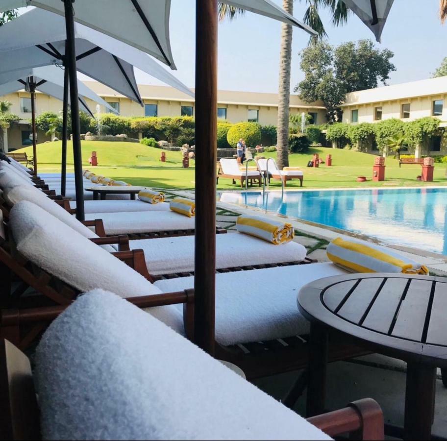 Trident Agra Hotel Agra  Exterior foto Pool at the Four Seasons Hotel, Cairo