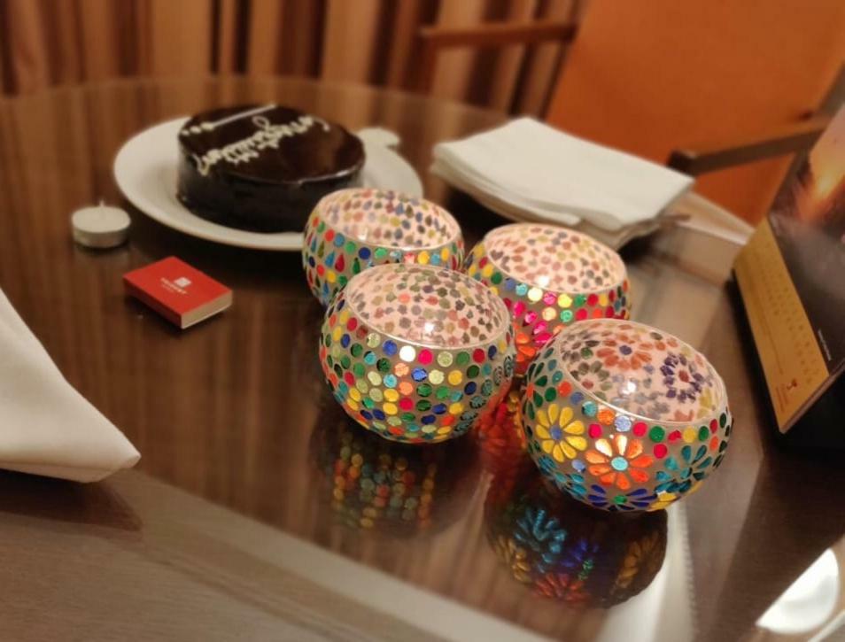 Trident Agra Hotel Agra  Exterior foto A birthday cake